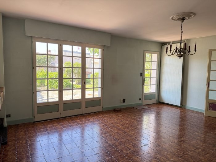 Maison à vendre, 186m², Mortagne-sur-Gironde