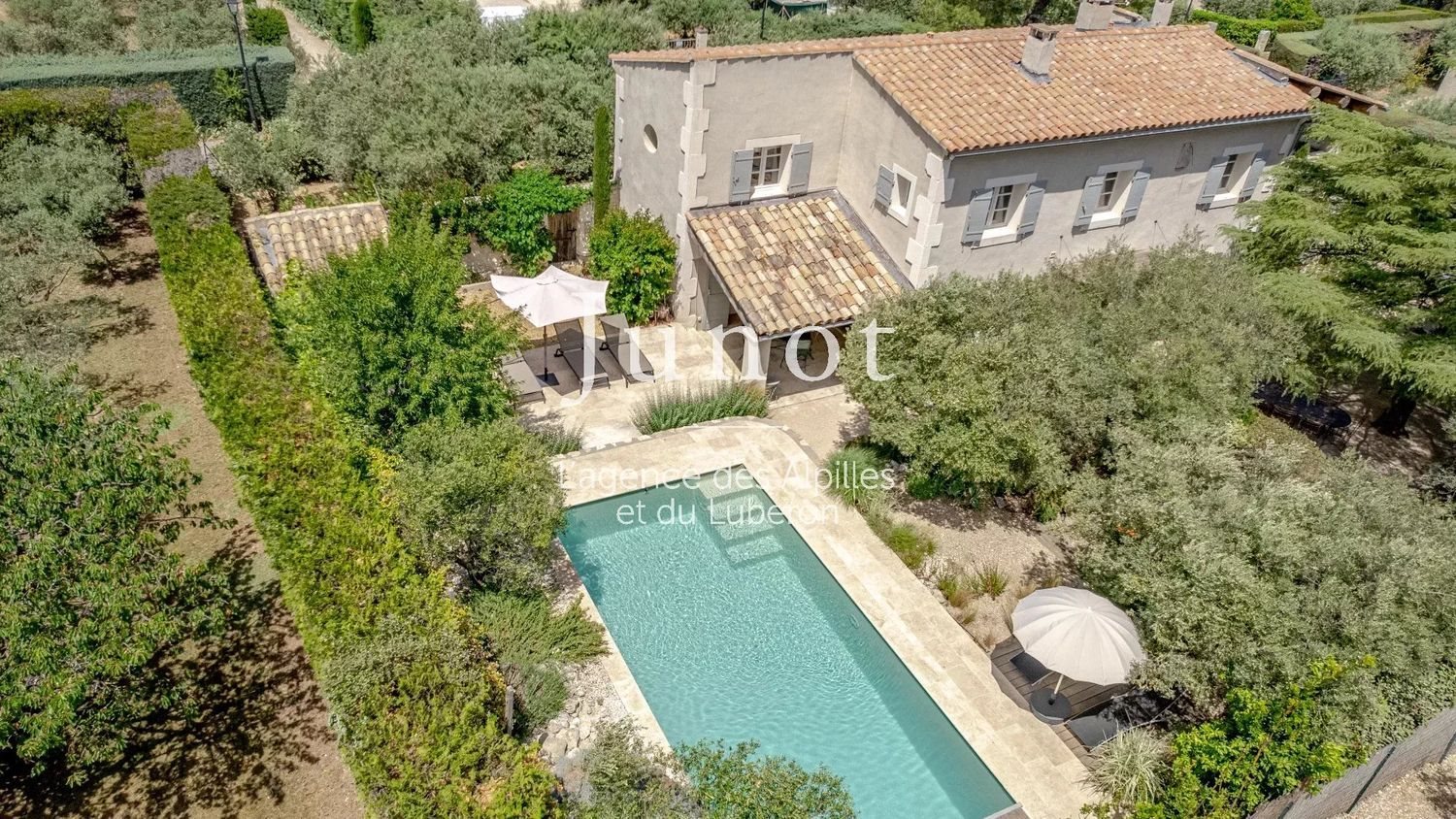 Maison à louer, 180m², Eygalières