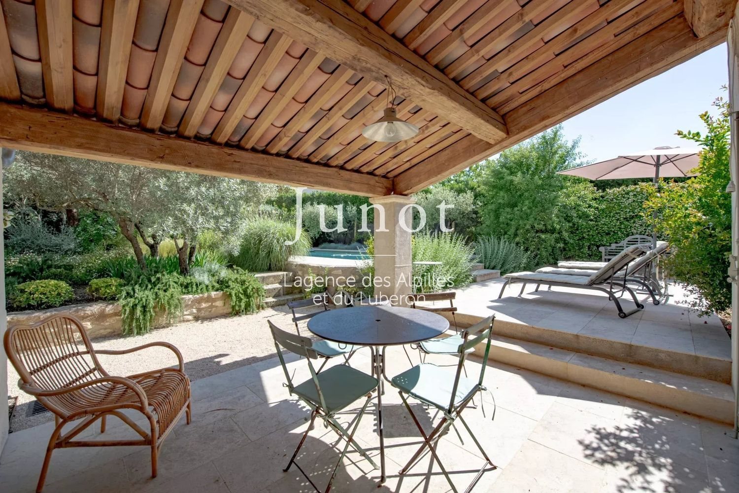Maison à louer, 180m², Eygalières