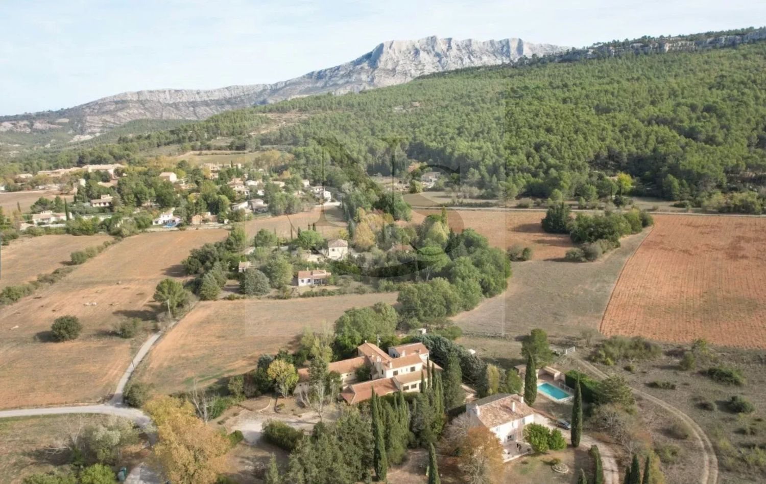 Maison à vendre, 1300m², Beaurecueil