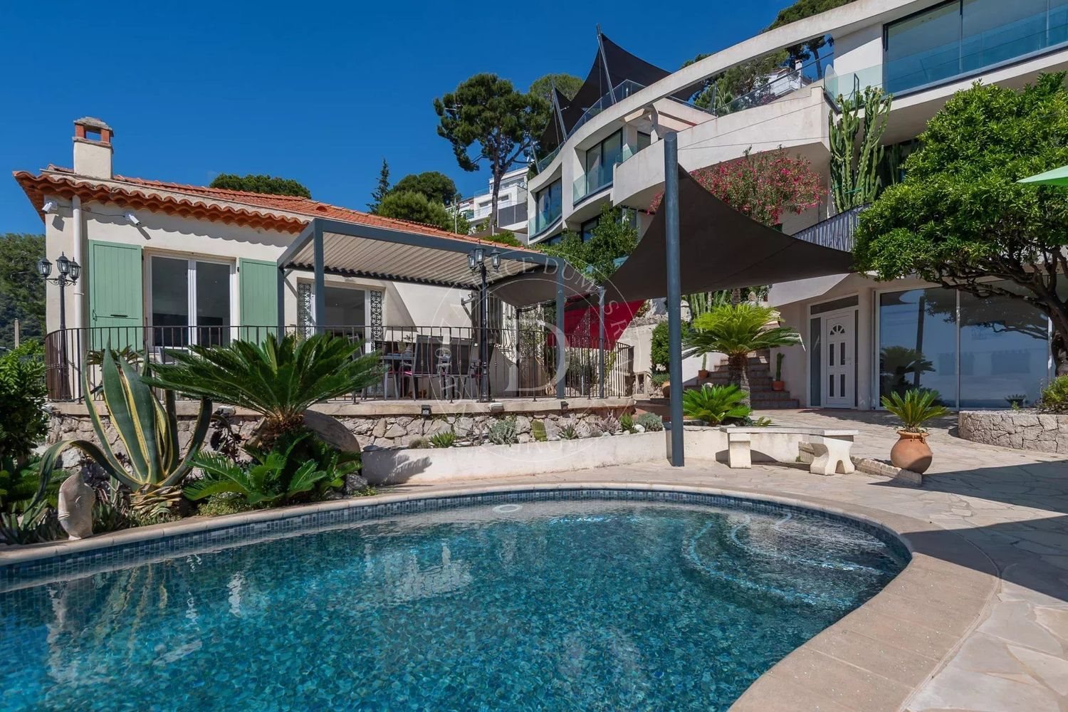 Maison à louer, 155m², Eze