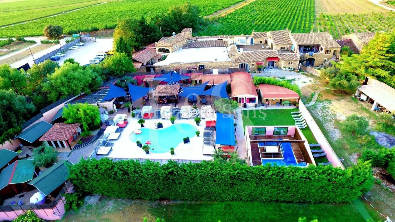 Maison à vendre, 1500m², Suze-la-Rousse