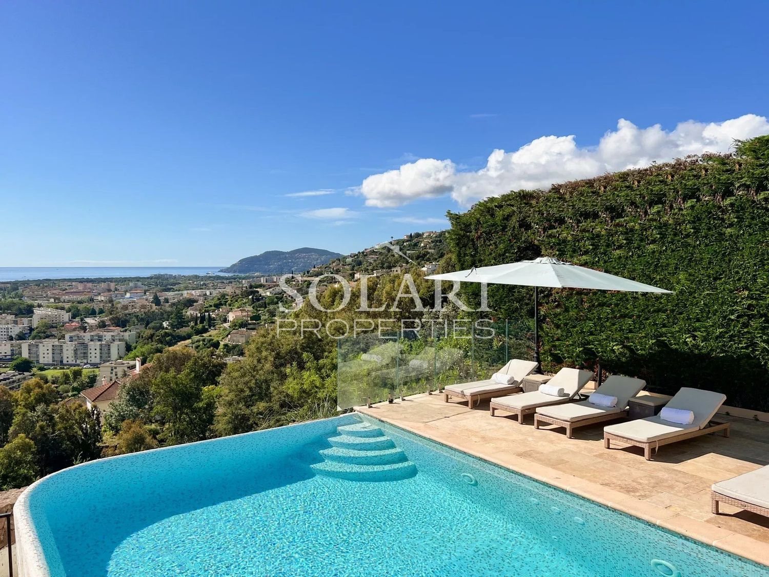 Maison à louer, 250m², Mandelieu-la-Napoule