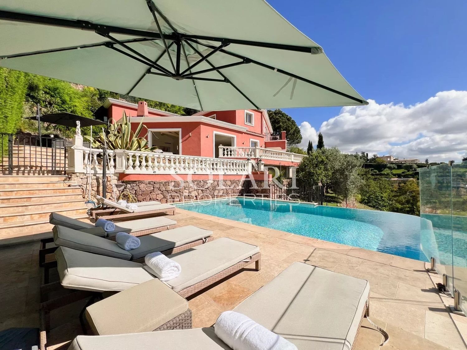 Maison à louer, 250m², Mandelieu-la-Napoule