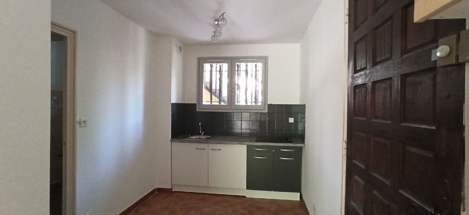 Appartement à louer, 32m², Marignane