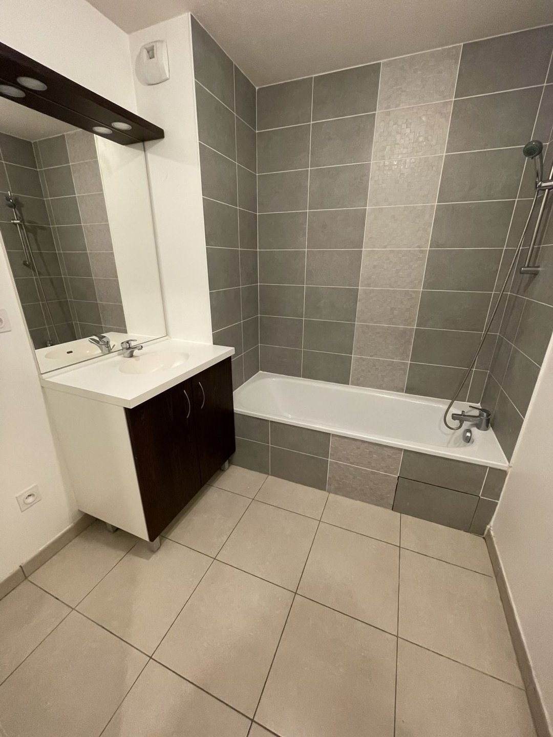 Appartement à louer, 59m², Meyzieu