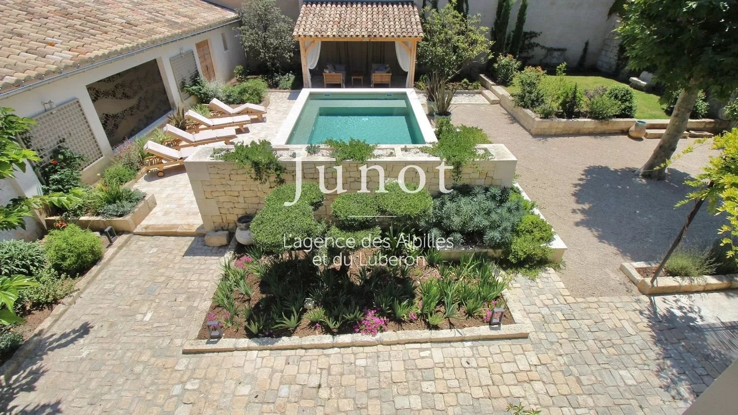 Maison à louer, 360m², Saint-Rémy-de-Provence