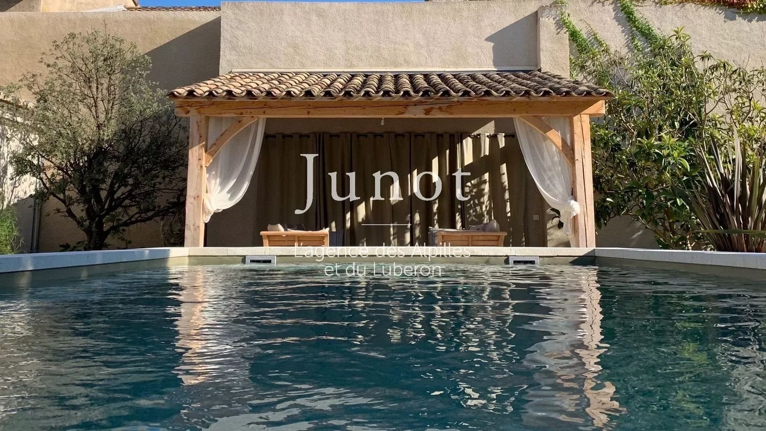 Maison à louer, 360m², Saint-Rémy-de-Provence