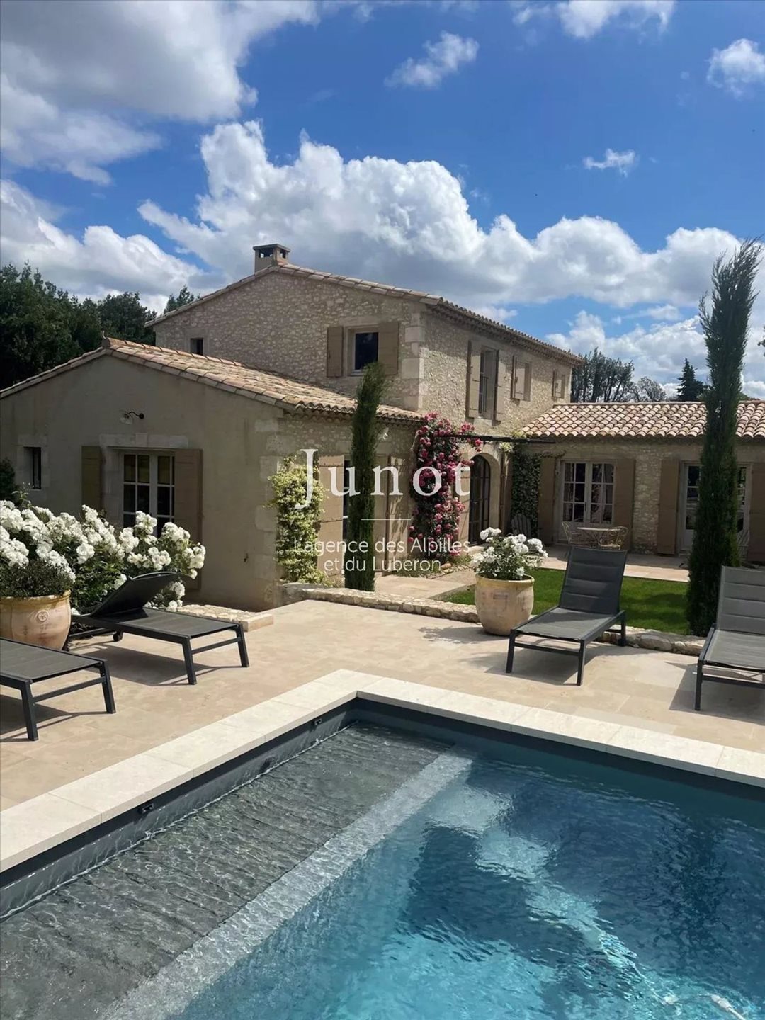 Maison à louer, 170m², Eygalières