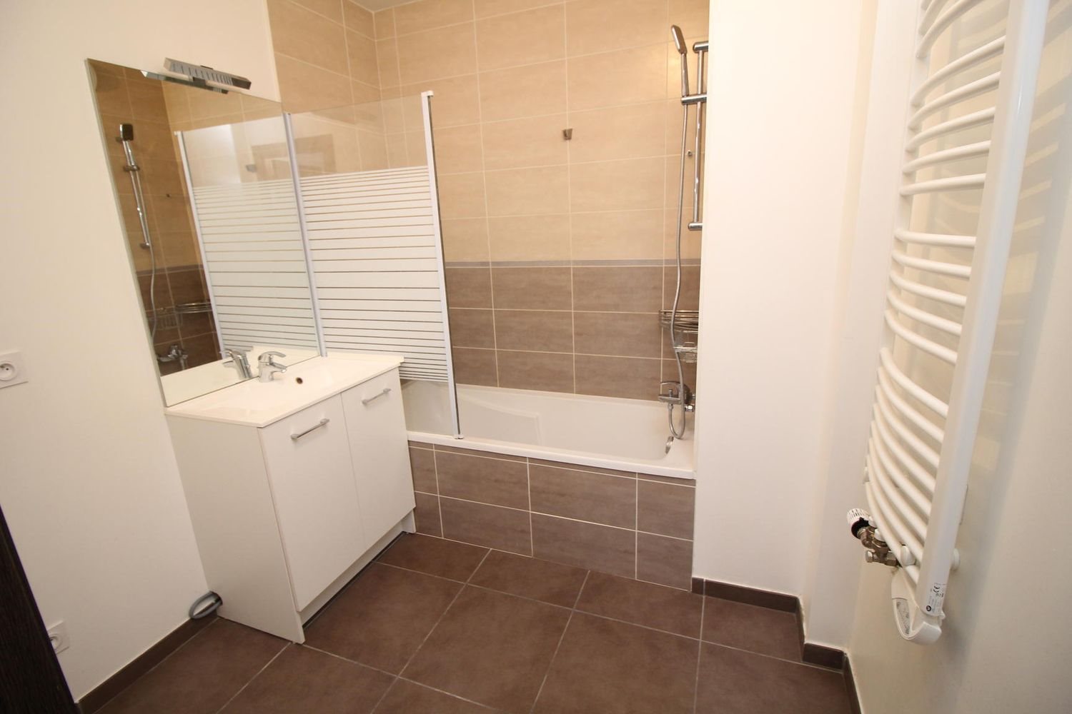 Appartement à vendre, 87m², Saint-Genis-Pouilly