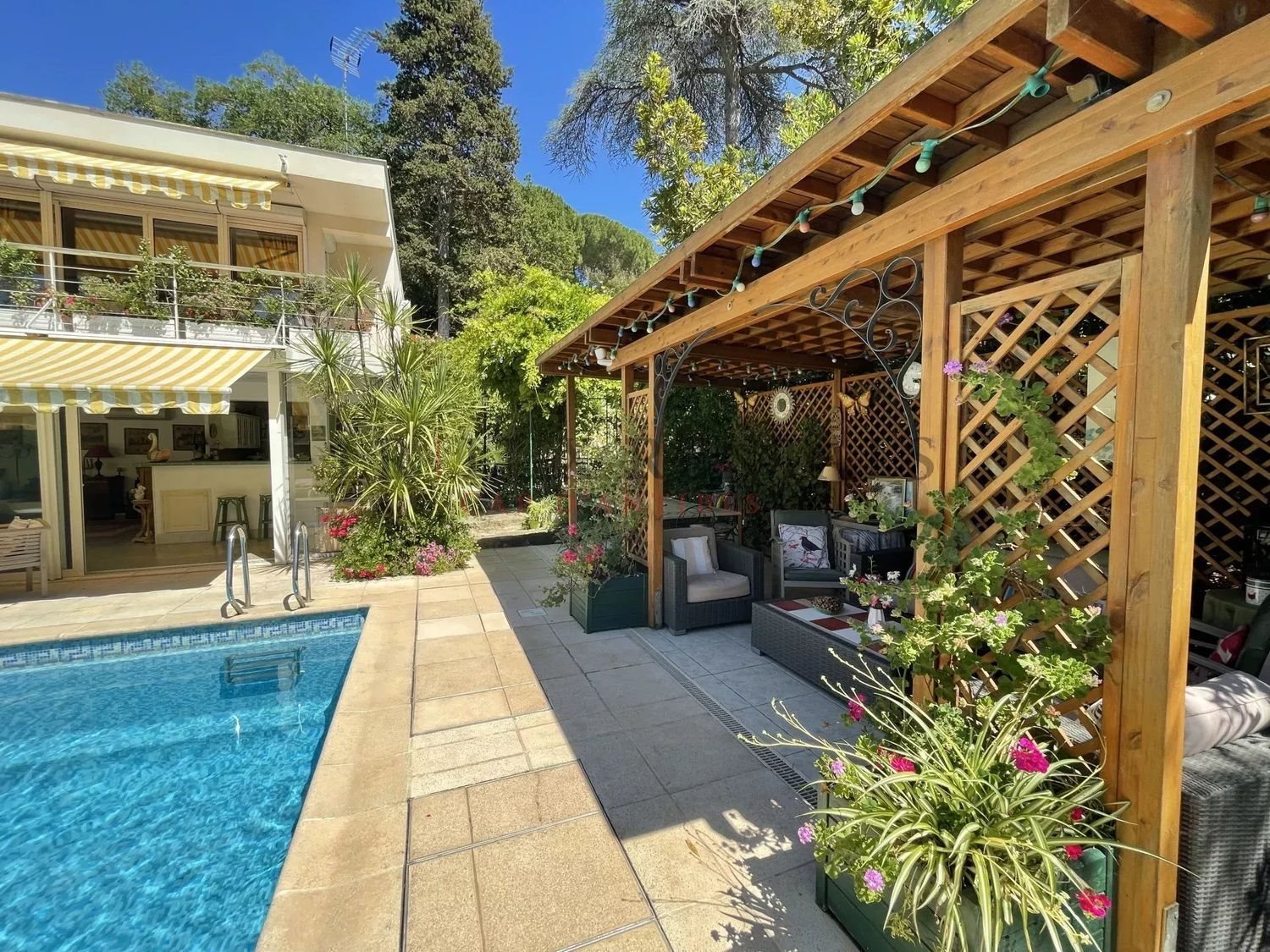 Maison à louer, 224m², Antibes