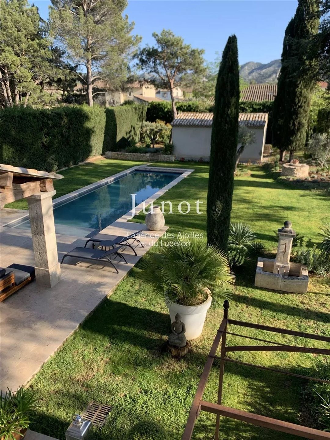 Maison à louer, 190m², Eygalières