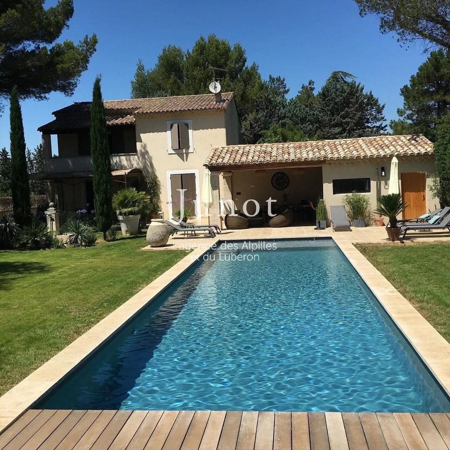 Maison à louer, 190m², Eygalières