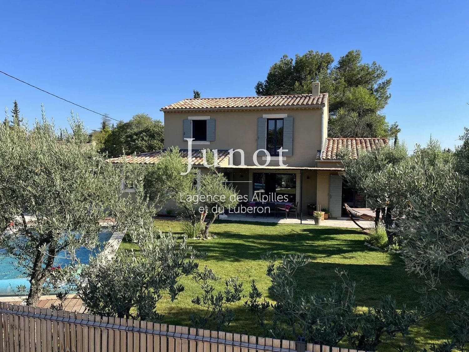Maison à louer, 140m², Saint-Rémy-de-Provence