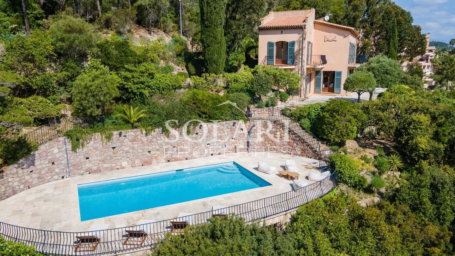 Maison à louer, 182m², Théoule-sur-Mer