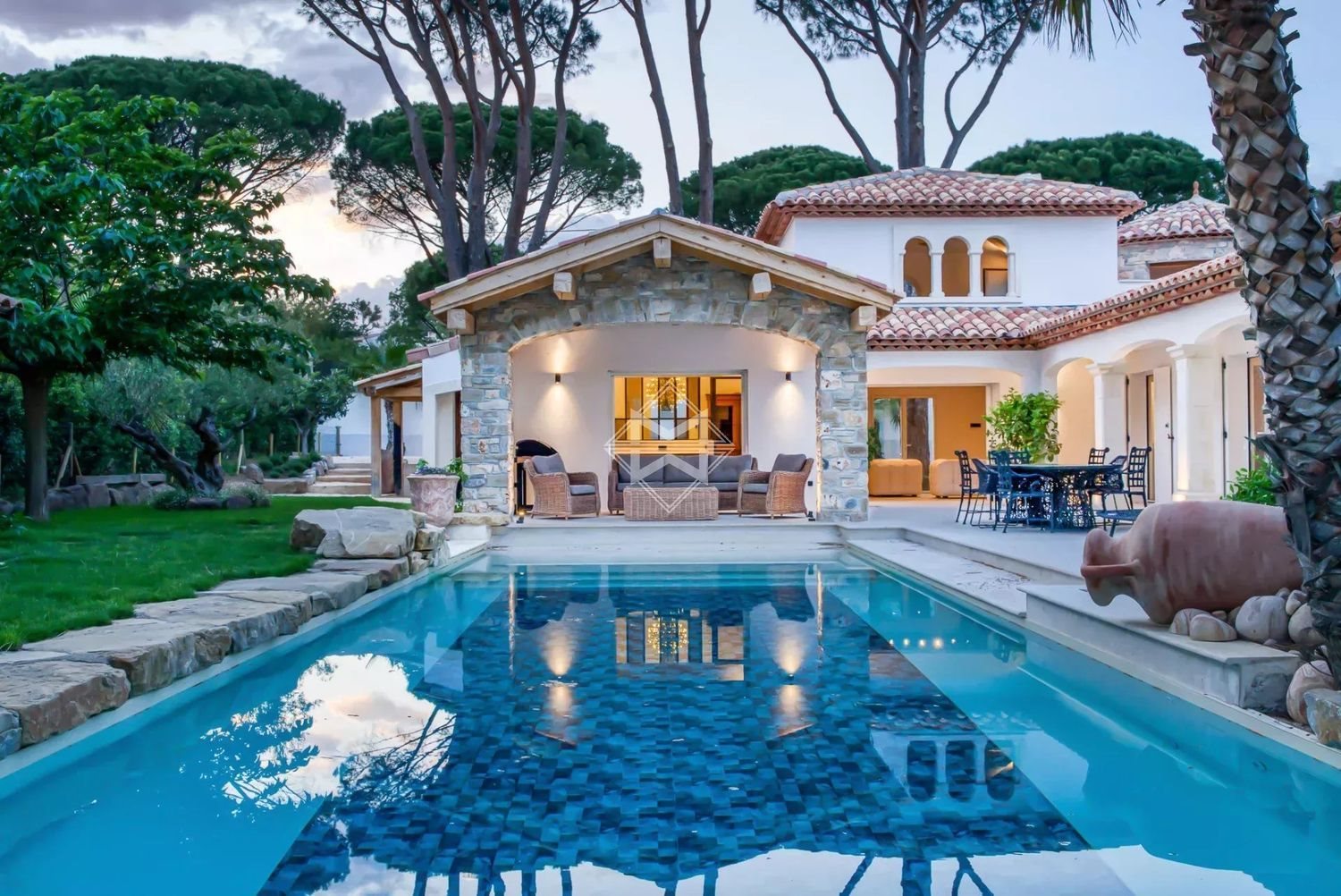 Maison à louer, 280m², Cogolin