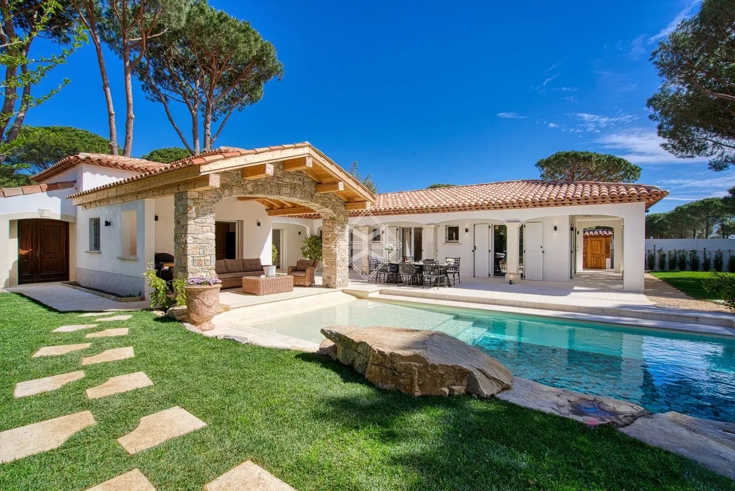 Maison à louer, 280m², Cogolin