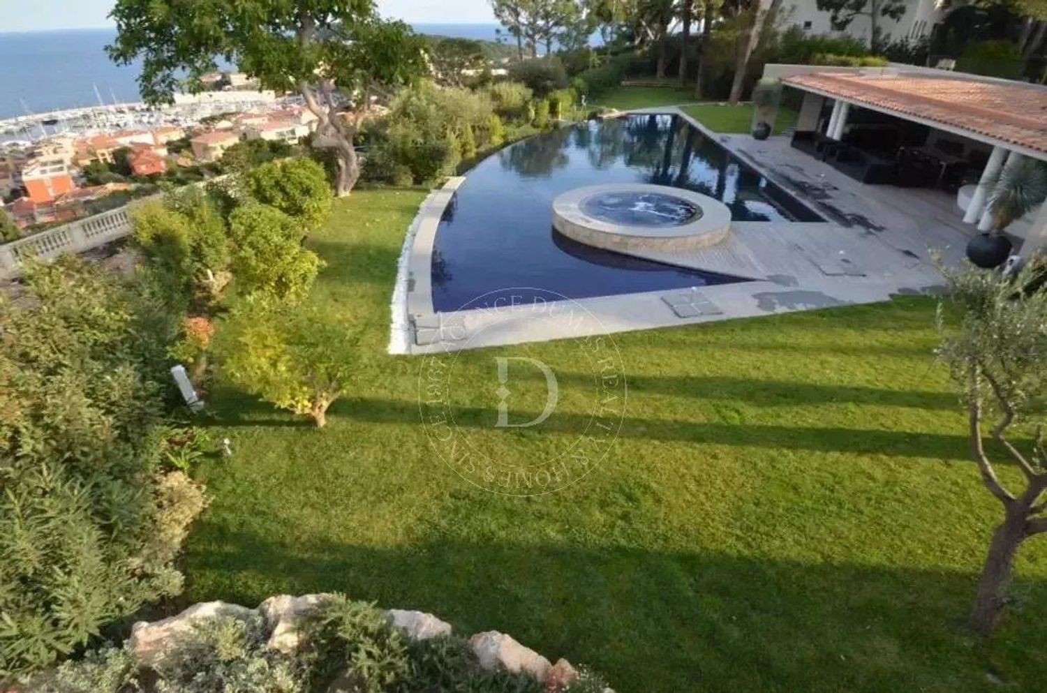 Maison à louer, 2000m², Saint-Jean-Cap-Ferrat