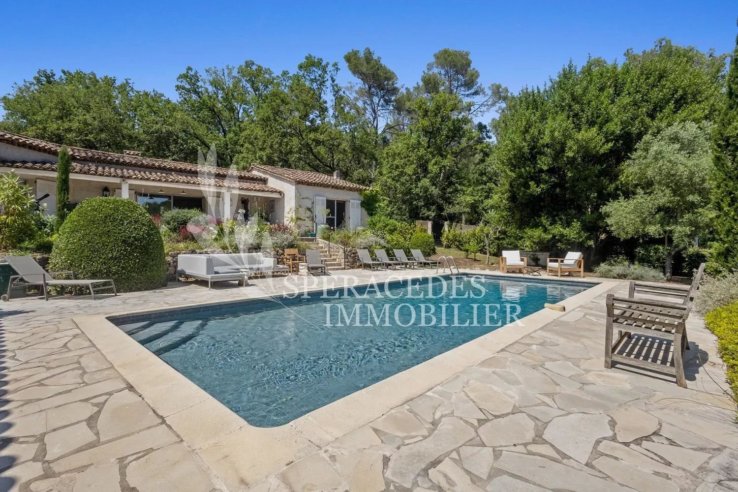 Maison à louer, 11m², Opio