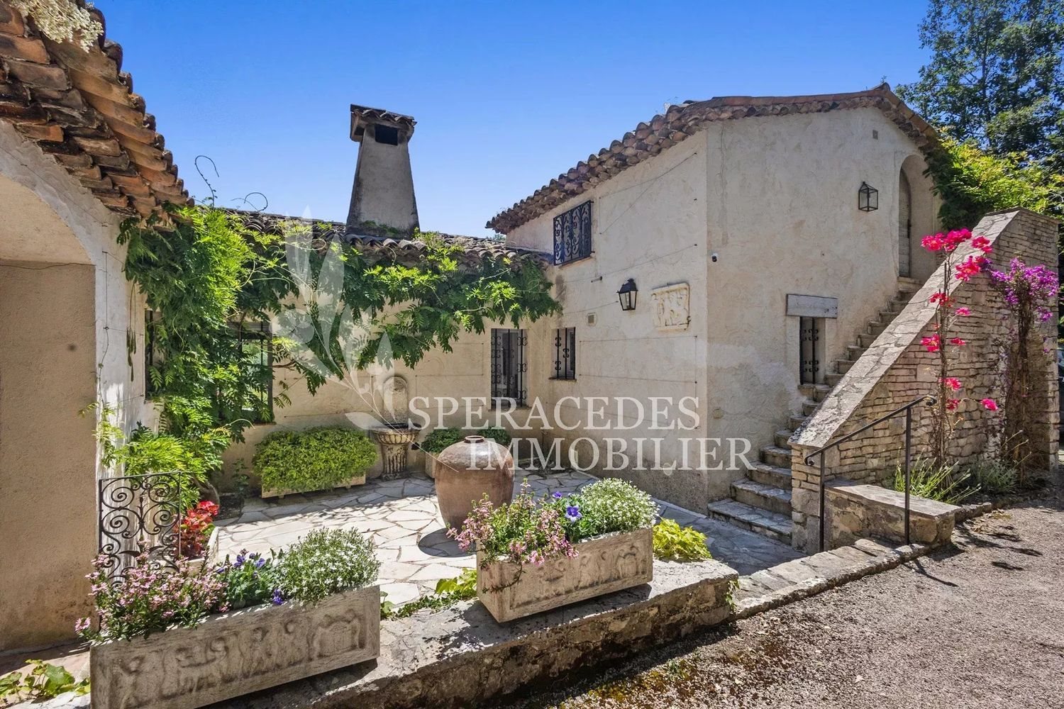 Maison à louer, 11m², Opio