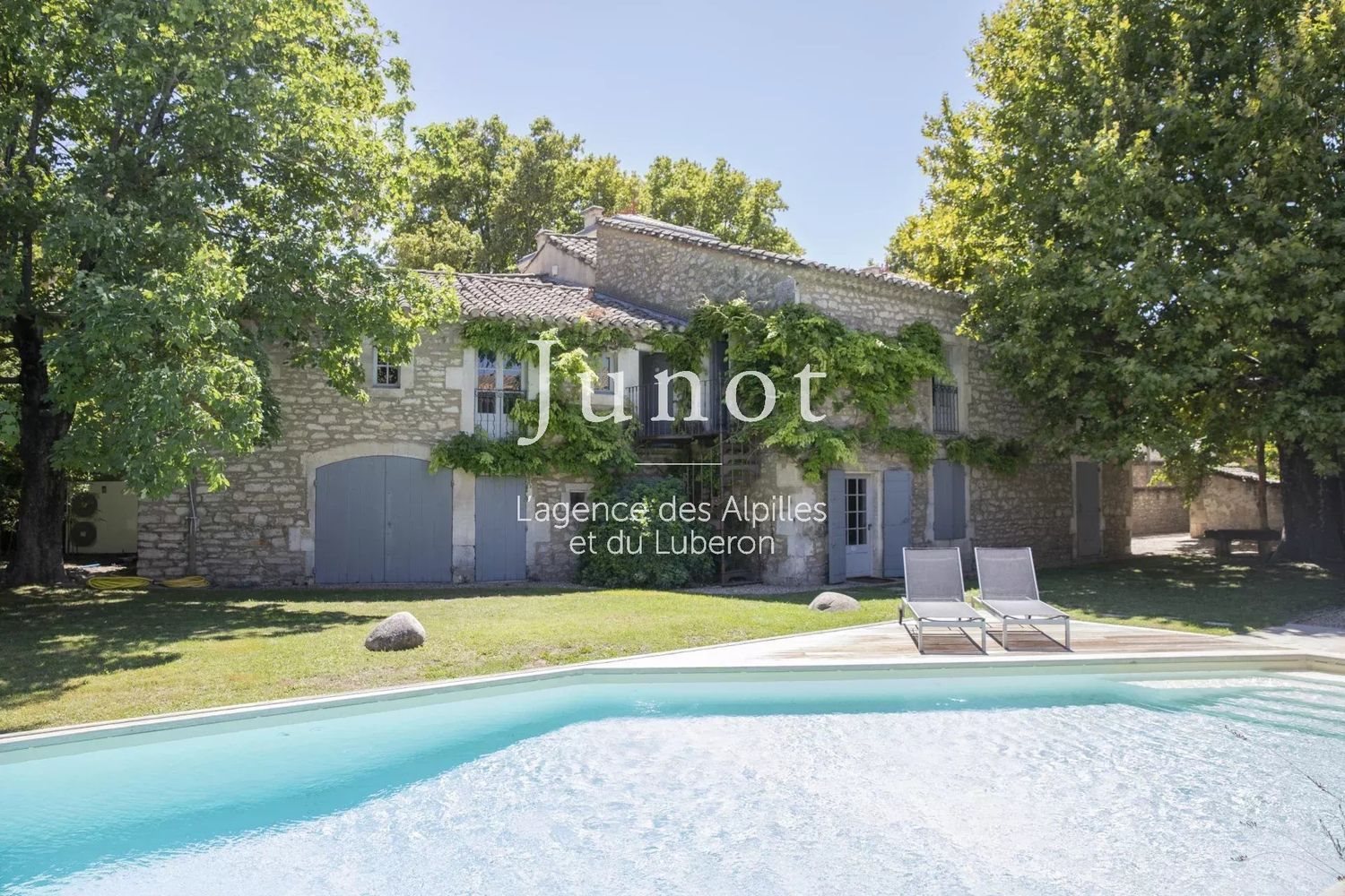 Maison à louer, 400m², Saint-Rémy-de-Provence