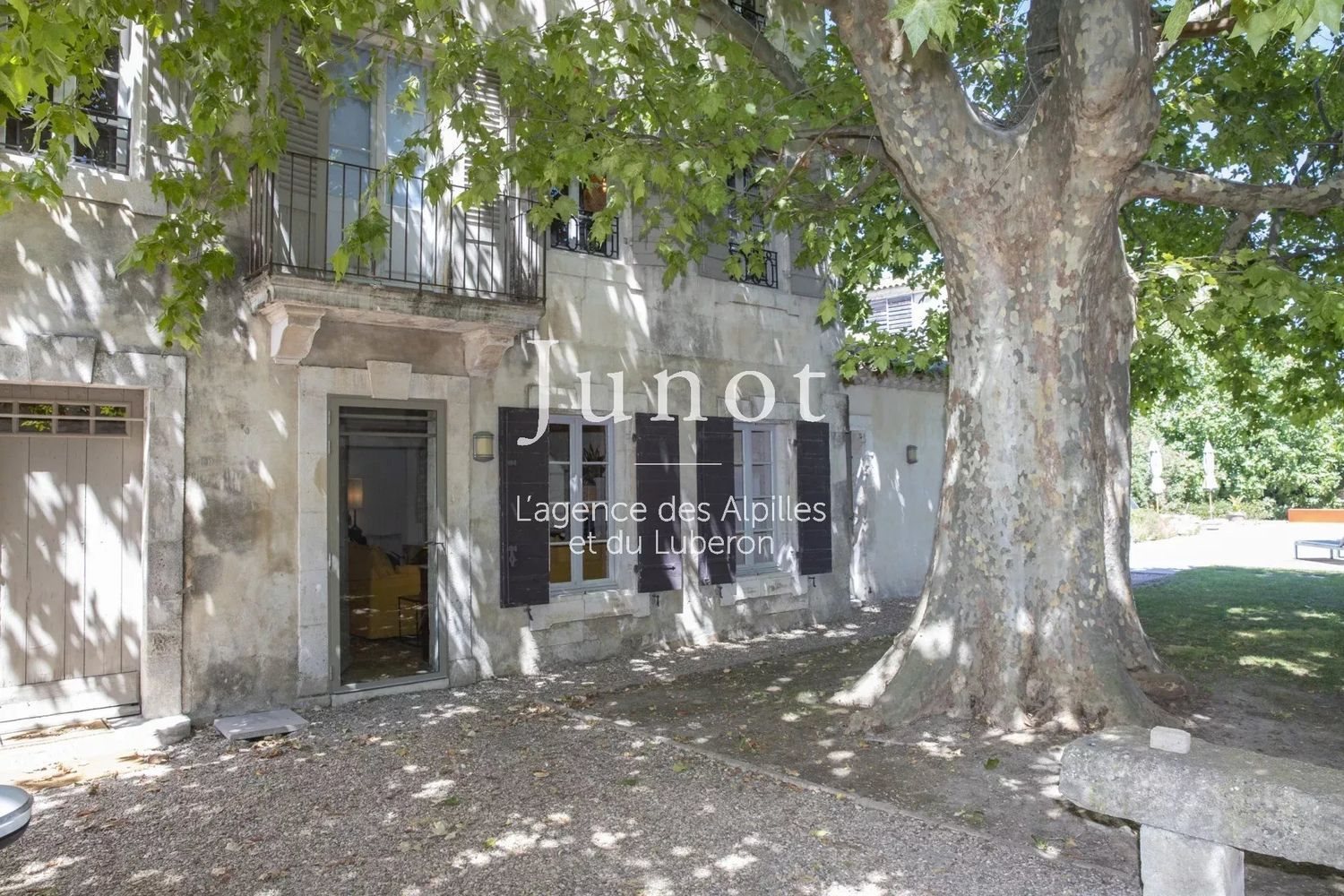 Maison à louer, 400m², Saint-Rémy-de-Provence