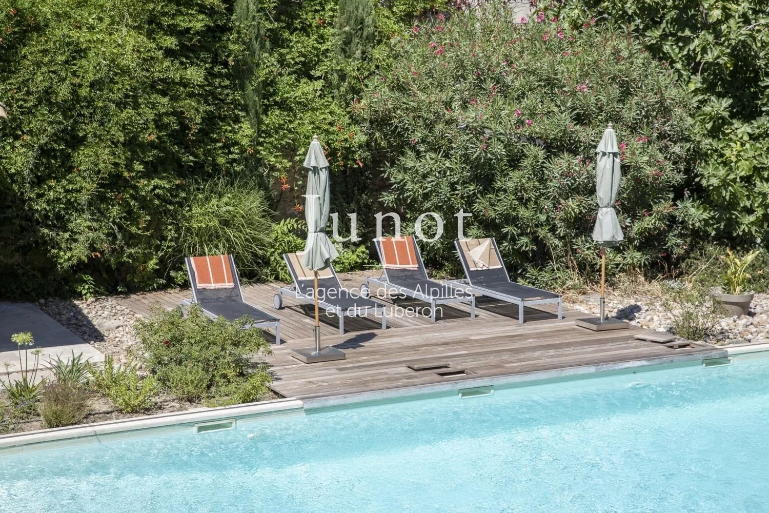 Maison à louer, 400m², Saint-Rémy-de-Provence
