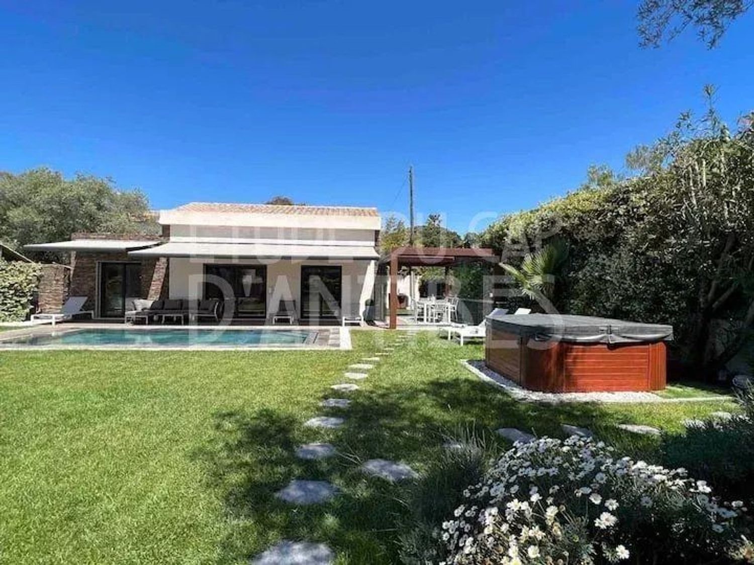 Maison à louer, 200m², Antibes