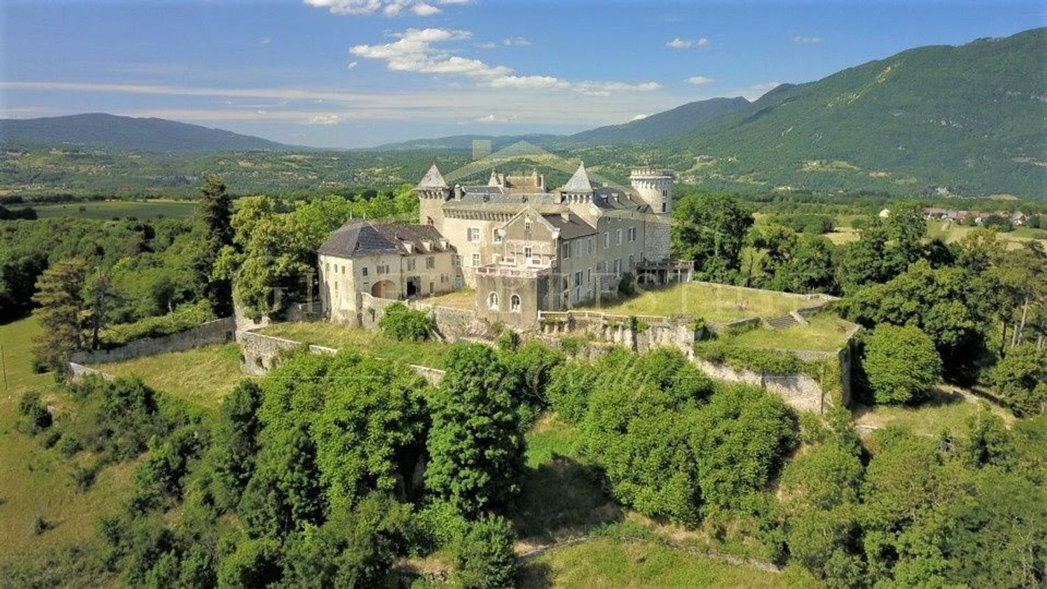 Maison à vendre, 1200m², Ceyzérieu