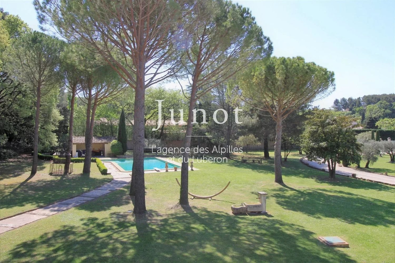 Maison à louer, 350m², Saint-Rémy-de-Provence