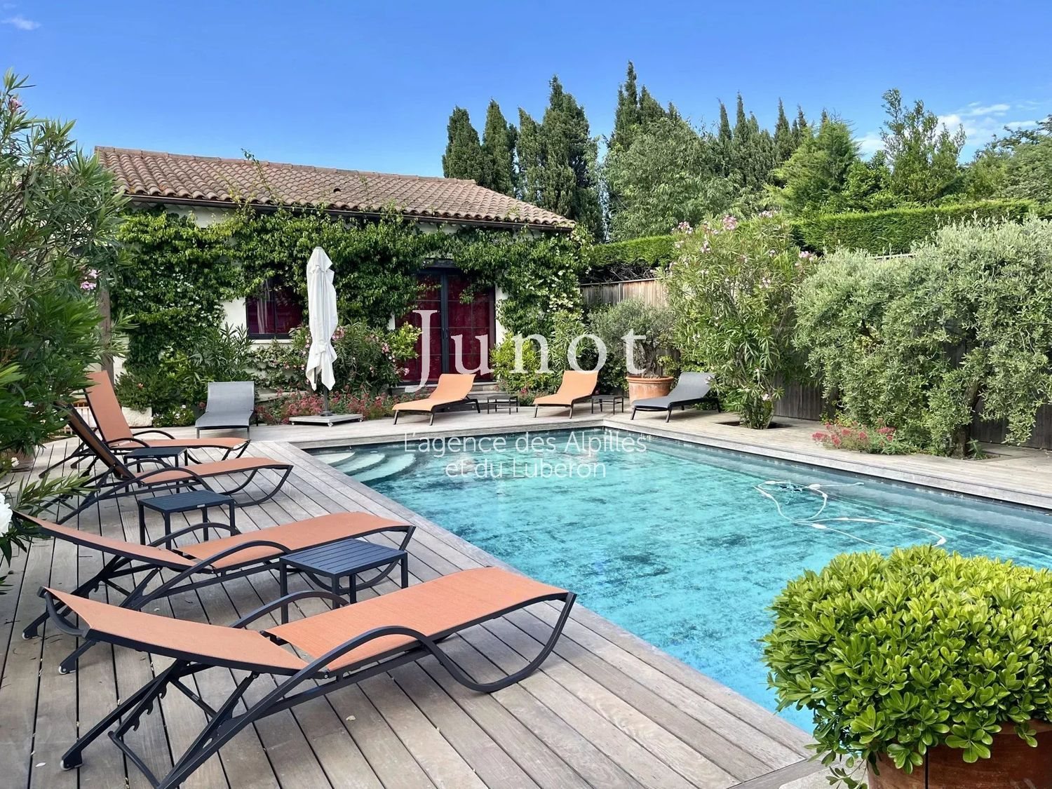 Maison à louer, 250m², Saint-Rémy-de-Provence
