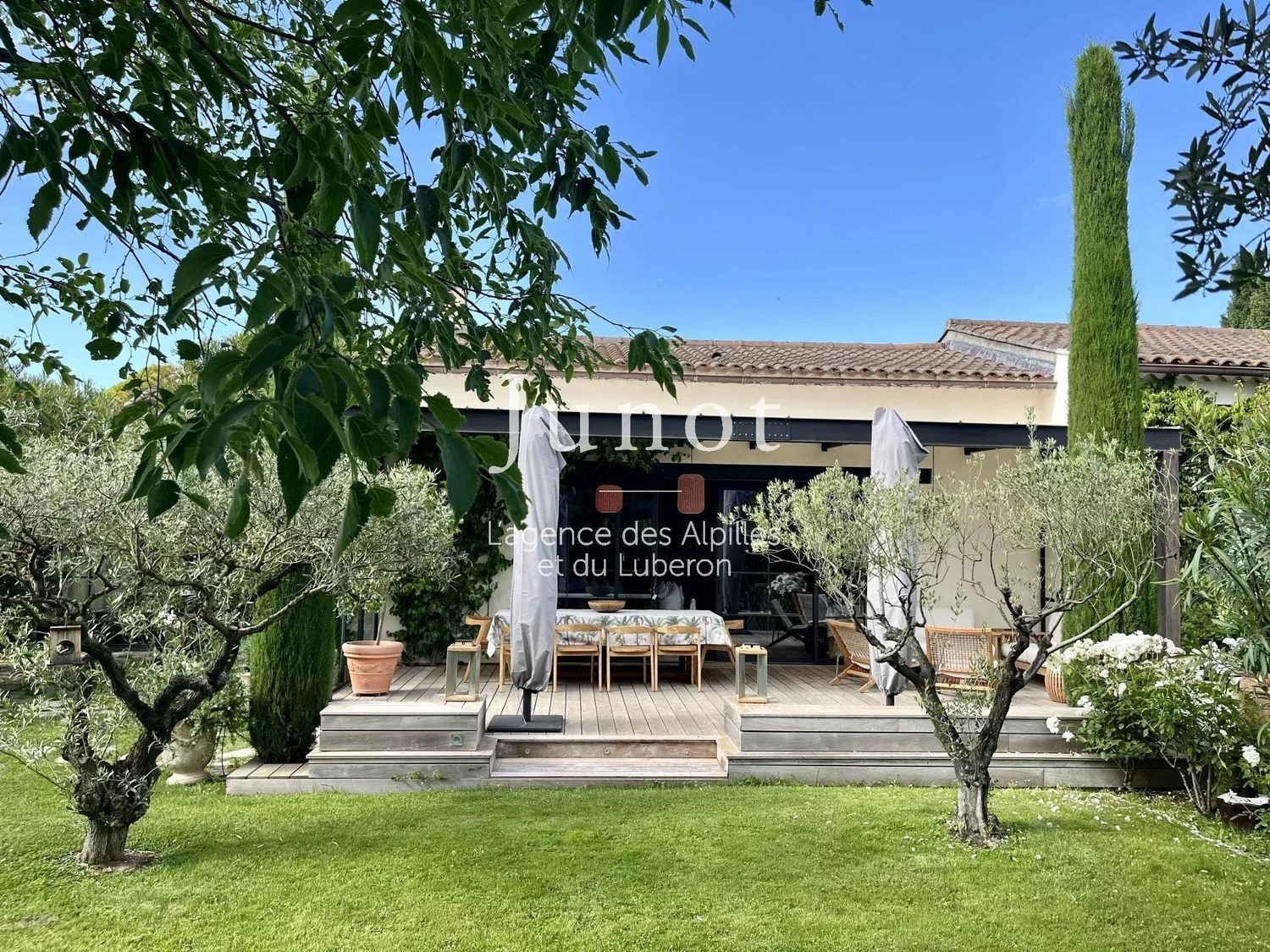 Maison à louer, 250m², Saint-Rémy-de-Provence