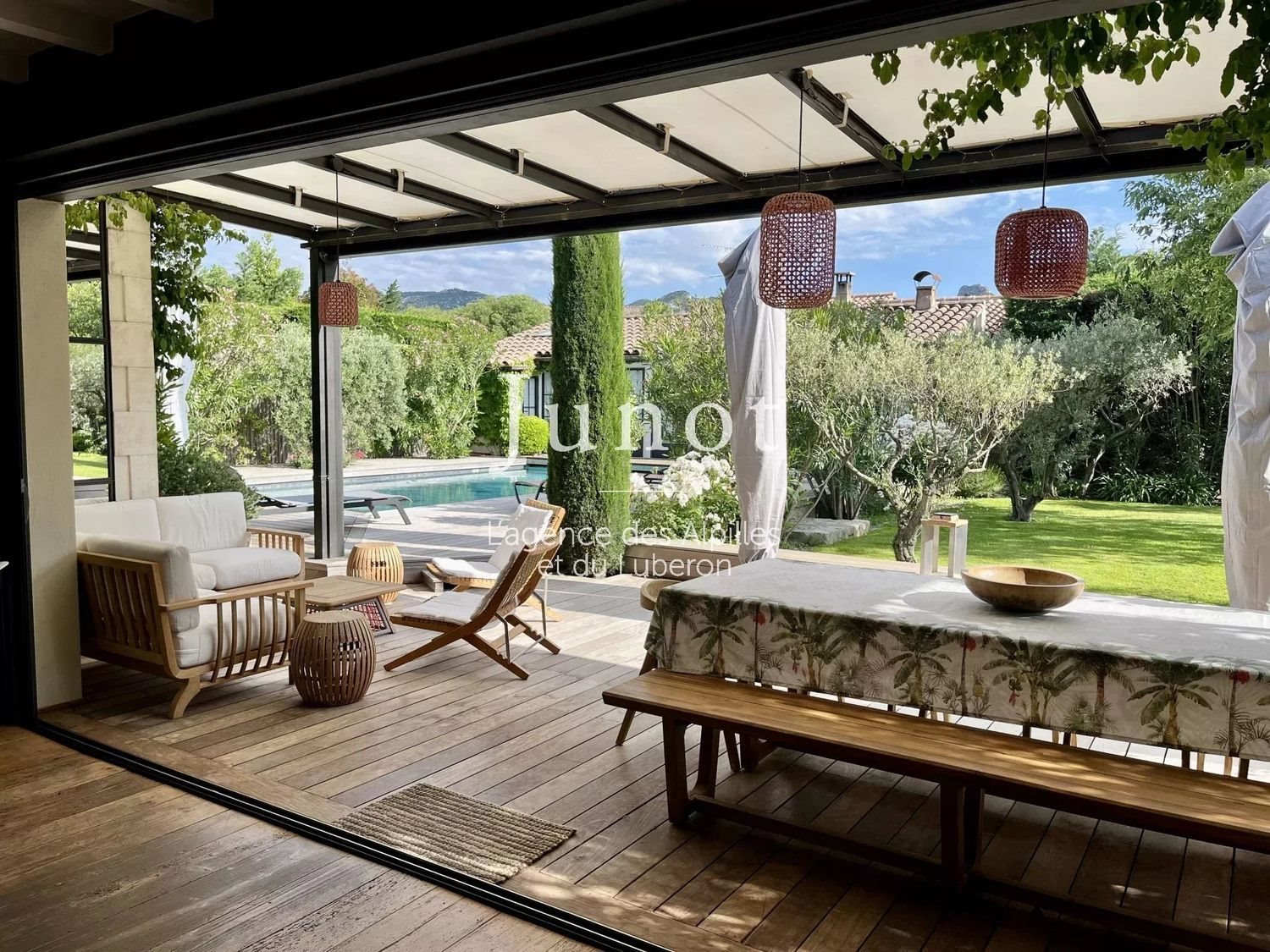 Maison à louer, 250m², Saint-Rémy-de-Provence