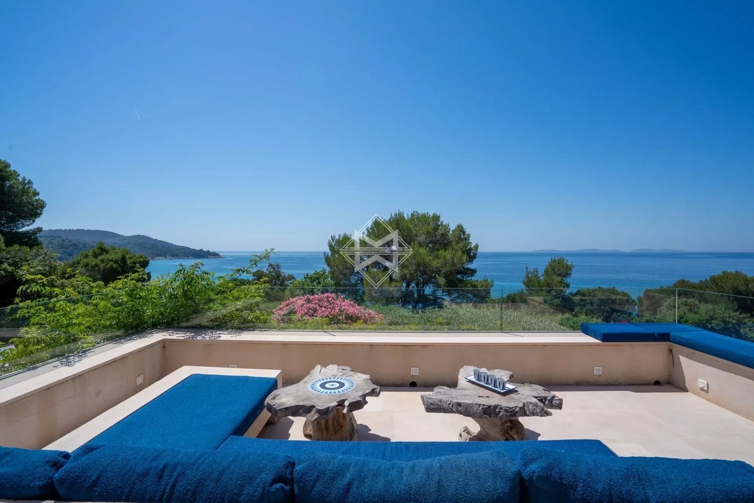 Maison à louer, 366m², La Croix-Valmer