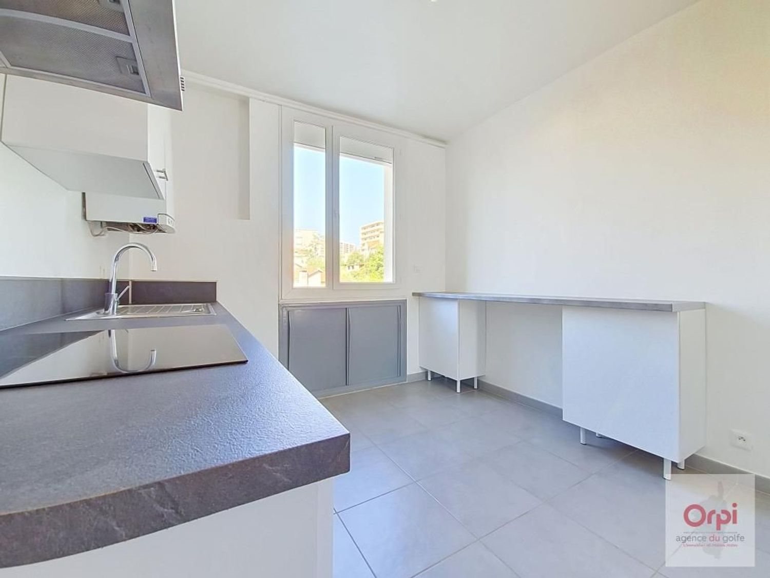 Appartement à louer, 83m², Ajaccio