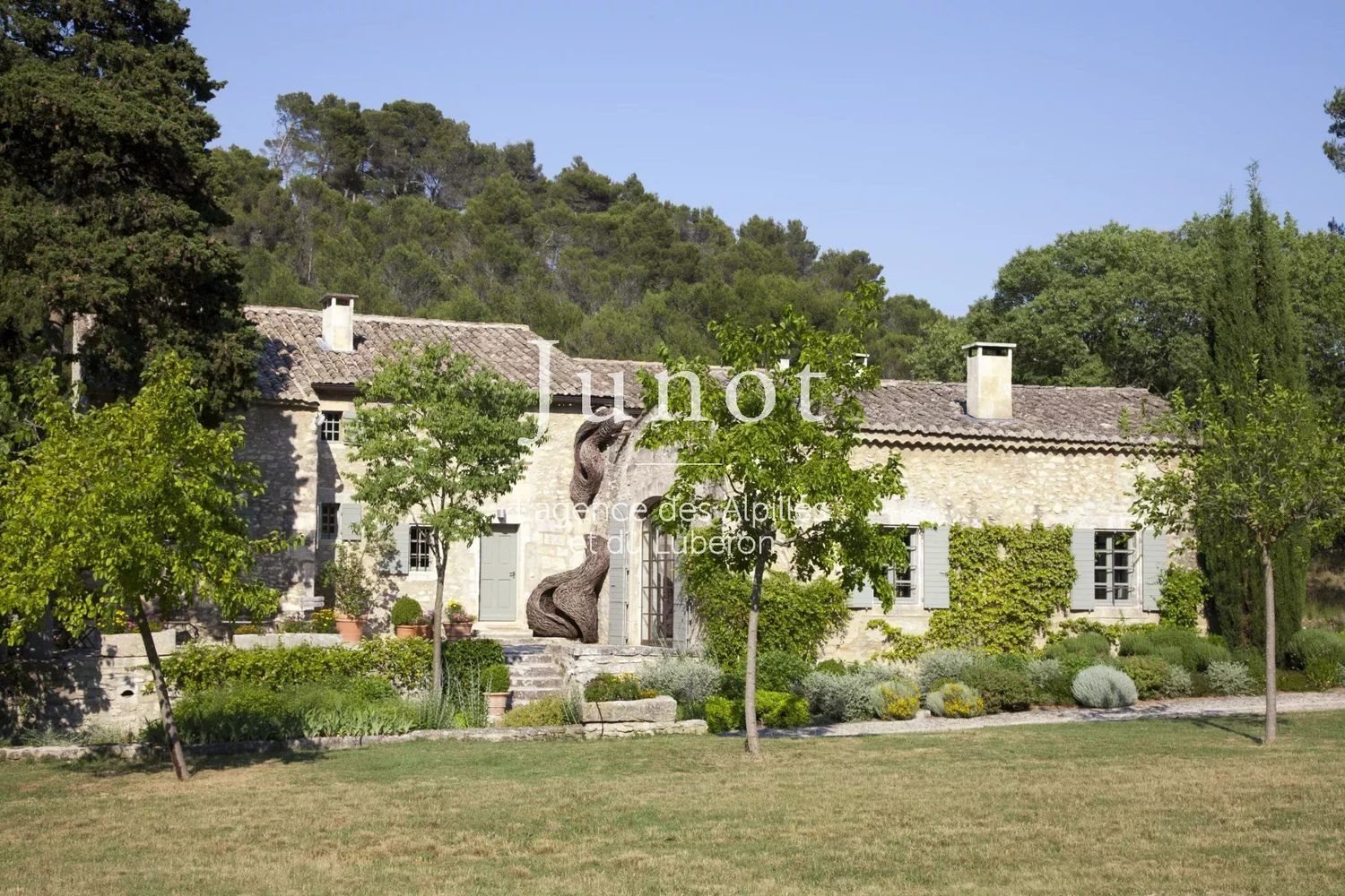 Maison à louer, 350m², Saint-Rémy-de-Provence