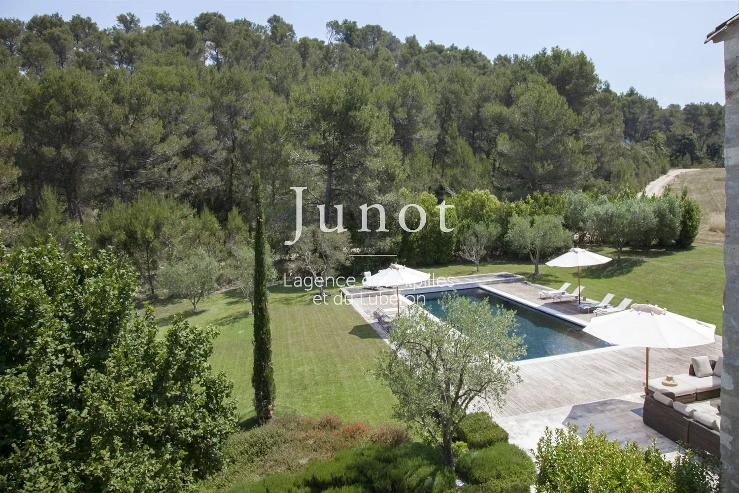 Maison à louer, 350m², Saint-Rémy-de-Provence