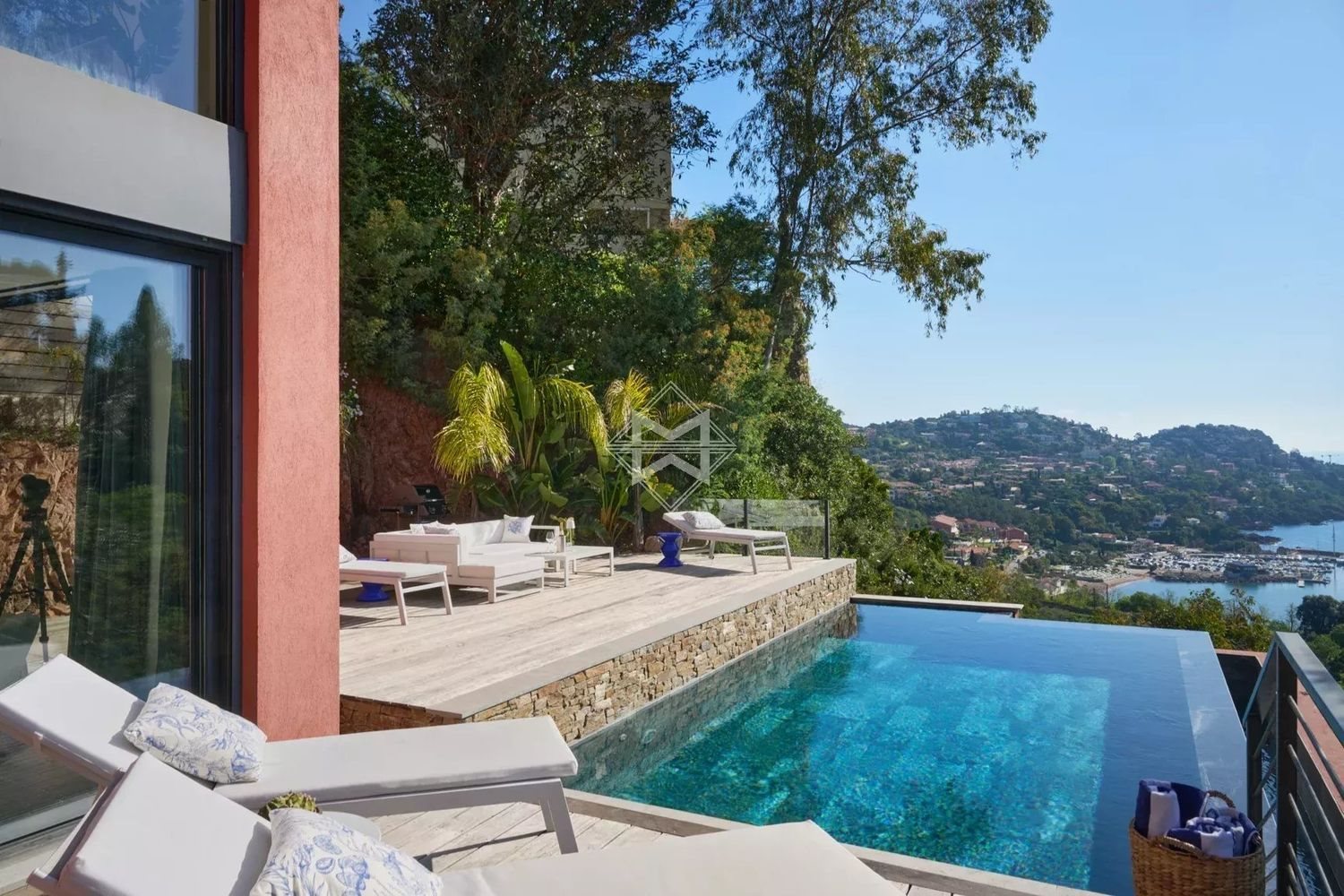 Maison à louer, 160m², Théoule-sur-Mer