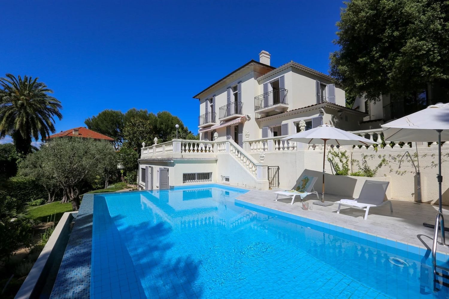 Maison à louer, 280m², Antibes