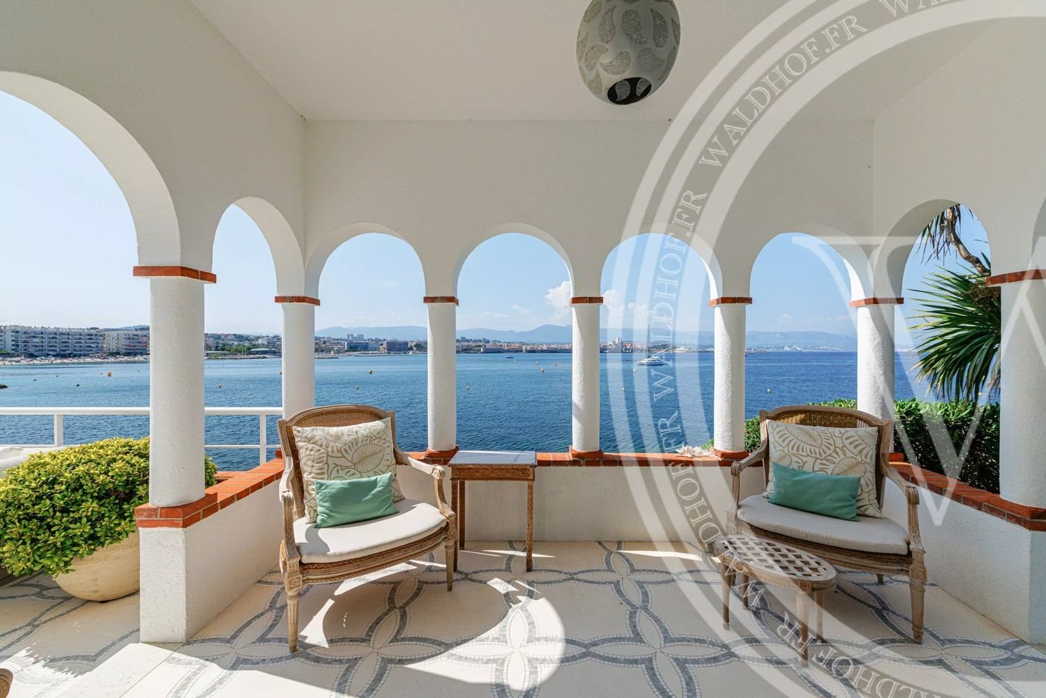Maison à louer, 480m², Antibes
