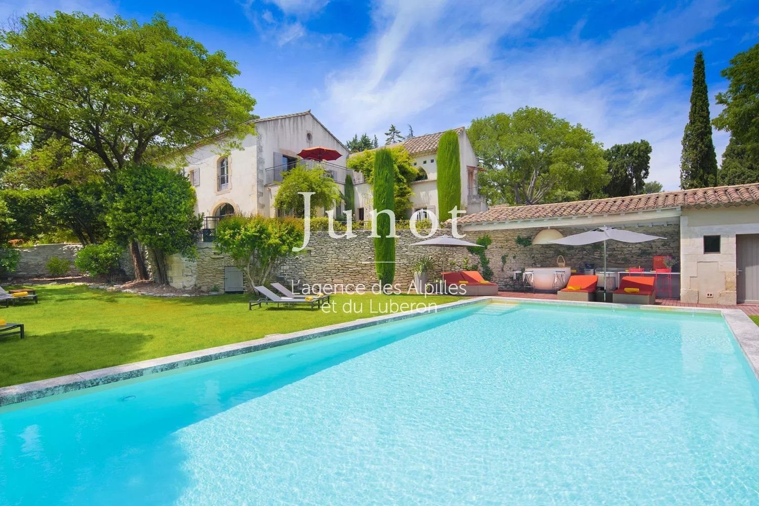 Maison à louer, 650m², Saint-Rémy-de-Provence