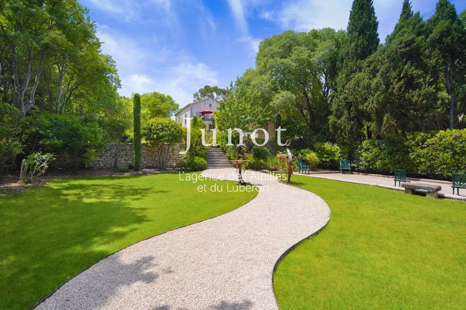 Maison à louer, 650m², Saint-Rémy-de-Provence