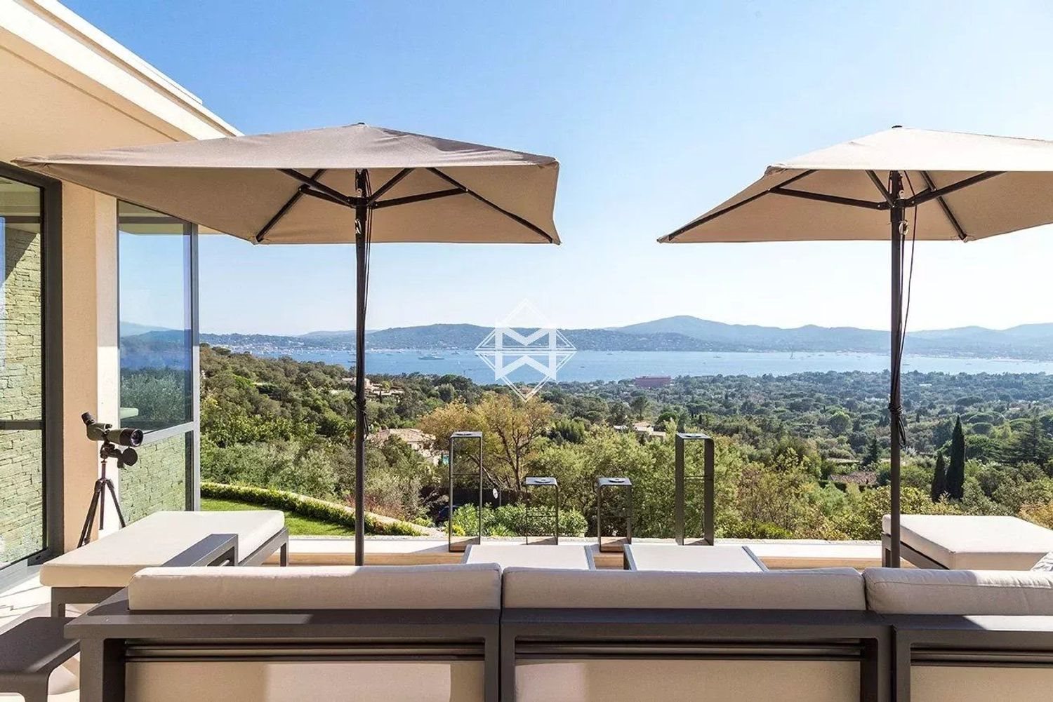 Maison à louer, 400m², Grimaud