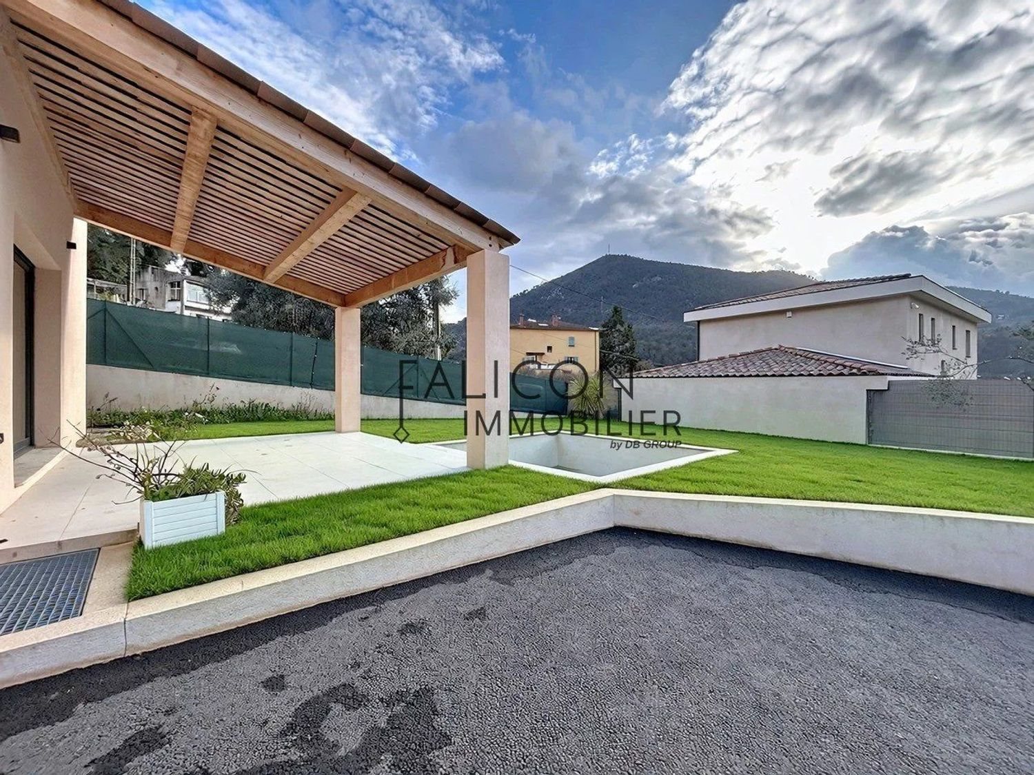 Maison à vendre, 166m², Tourrette-Levens