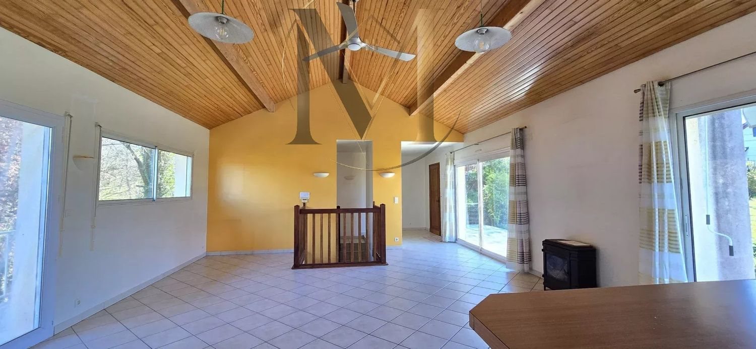Maison à vendre, 137m², Buros