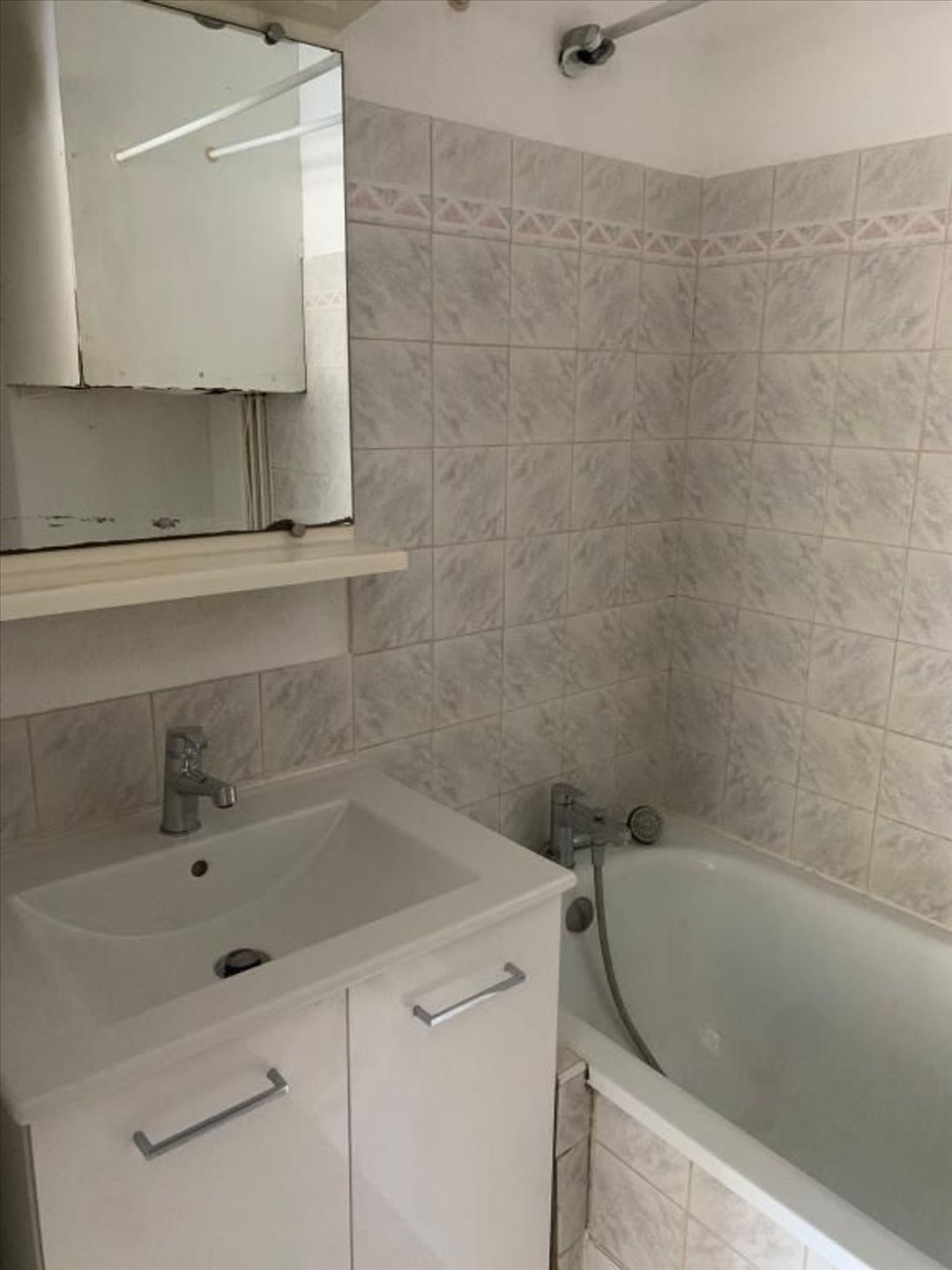 Appartement à louer, 28m², Nîmes