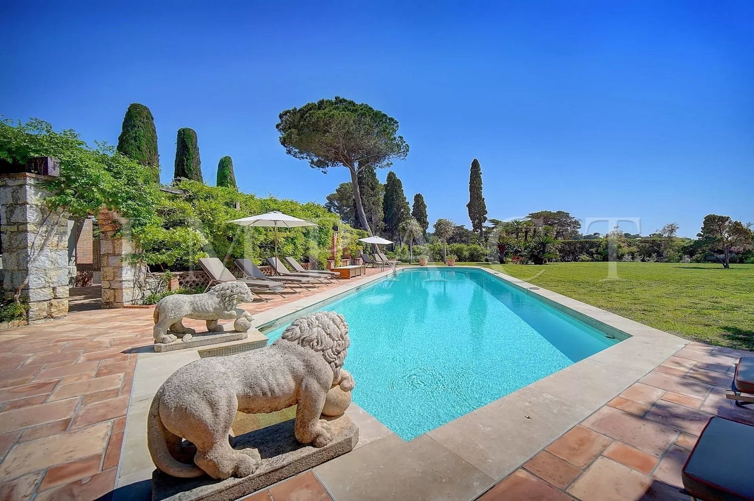 Maison à louer, 600m², Antibes