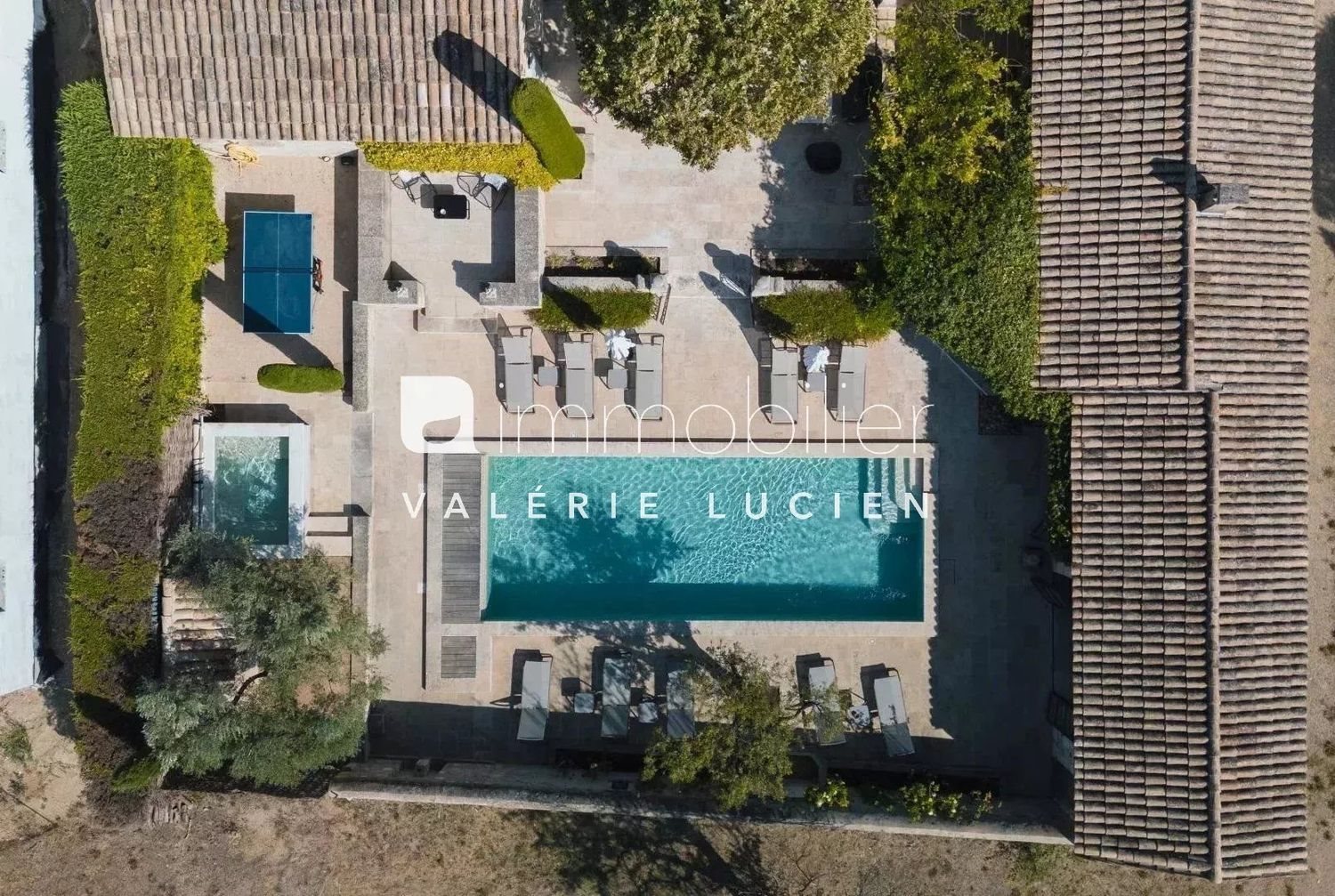 Maison à louer, 450m², Eygalières