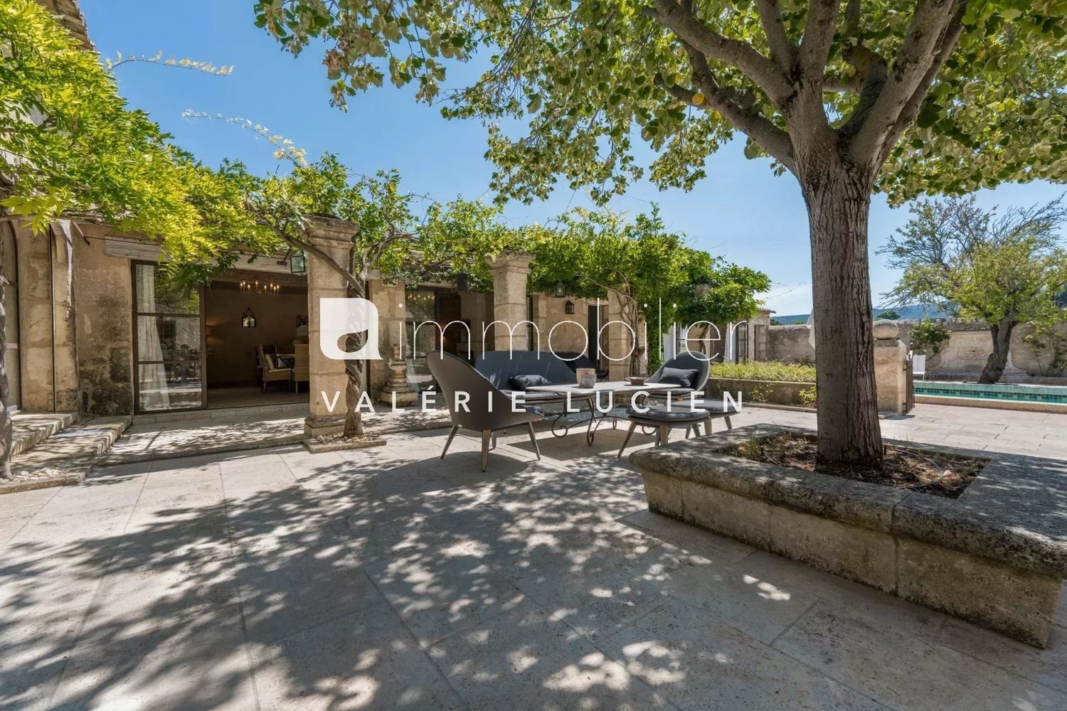Maison à louer, 450m², Eygalières