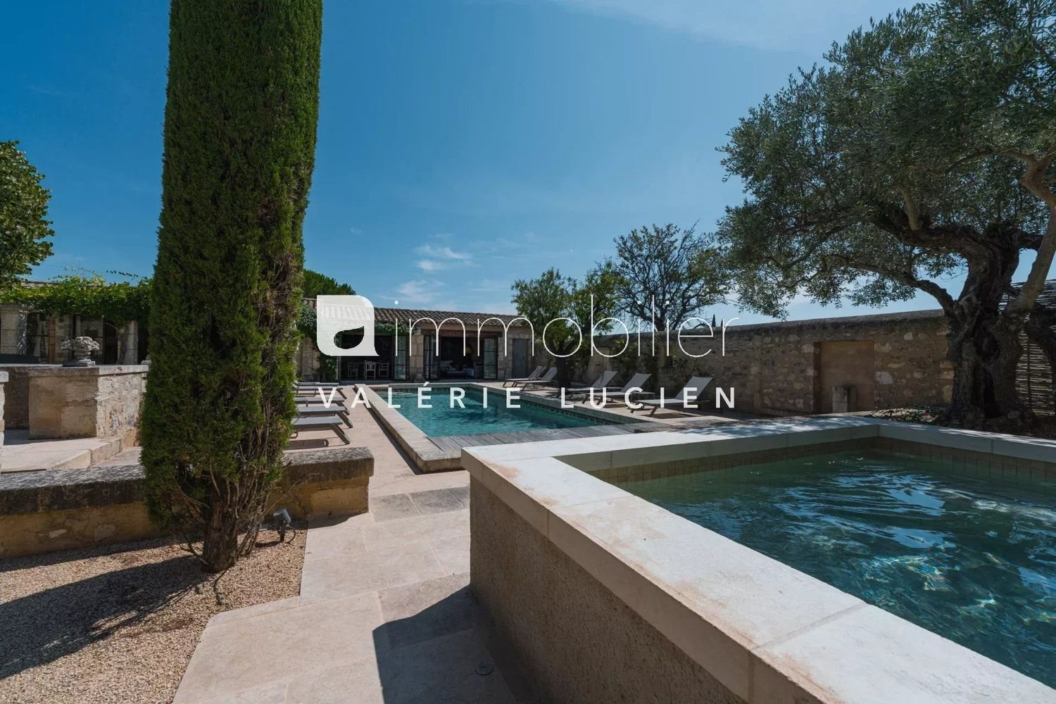 Maison à louer, 450m², Eygalières